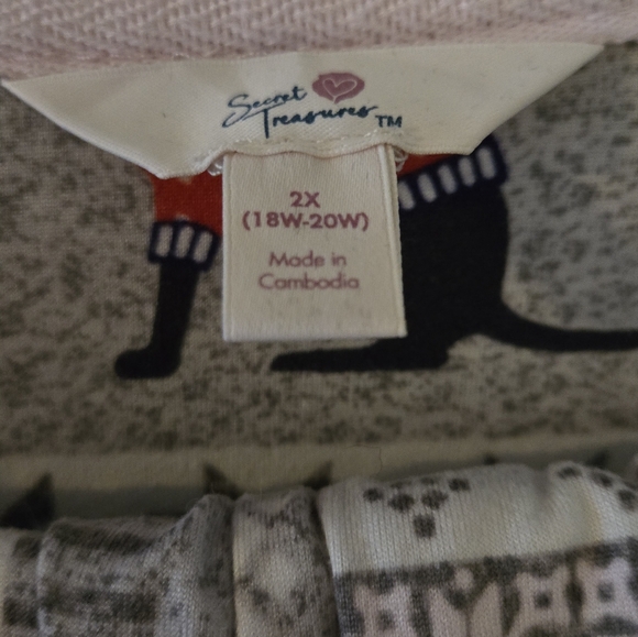 🐶Secret Treasures Cozy Womens Pajamas in Gray and Red With Dogs - Picture 3 of 8